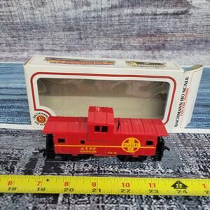 Power models plastic caboose H.O. scale ATSF Santa Fe red/yellow